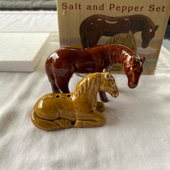 Cracker Barrel Salt & Pepper SET - Picture 4 of 4